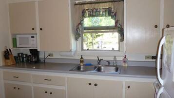 Premium Cabin, 2 Bedrooms, Mountain View | Private kitchen | Fridge, microwave, coffee/tea maker
