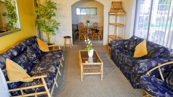 Premier Family Apartment, 2 Bedrooms (1 Queen, 1 Tri-bunk and 1 Sofa bed) | Living room