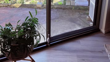 Premier Family Apartment, 2 Bedrooms (1 Queen, 1 Tri-bunk and 1 Sofa bed) | Beach/ocean view