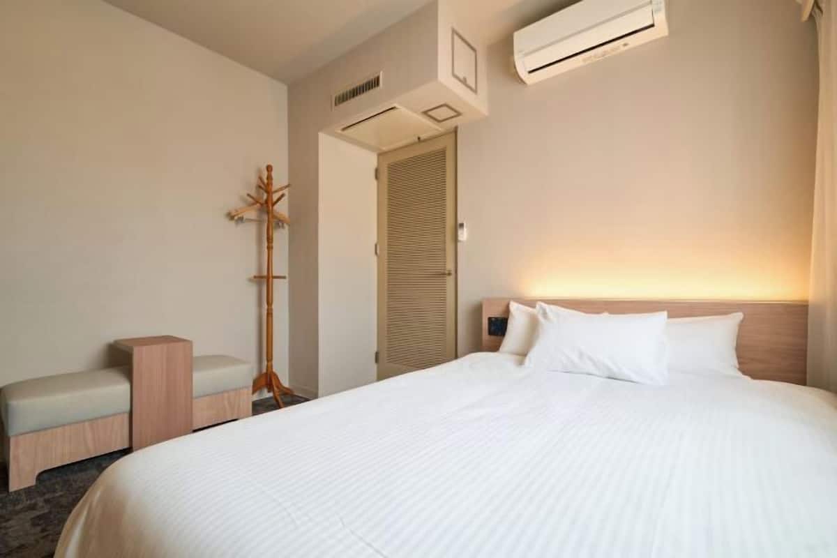 Espace de travail pour ordinateurs portables, fer et planche Ă repasser