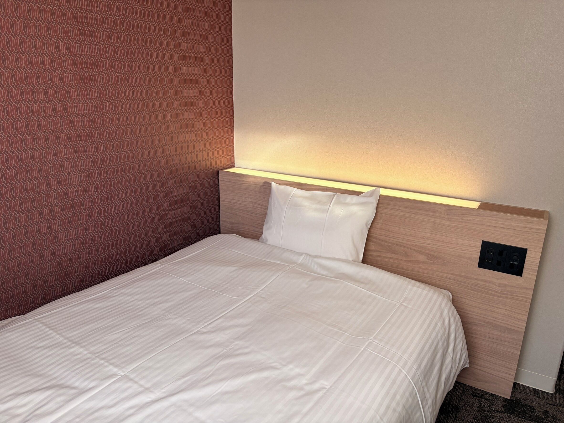 Superior Semi Double Room (Non-Smoking) | Laptop workspace, iron/ironing board, free wired internet, bed sheets