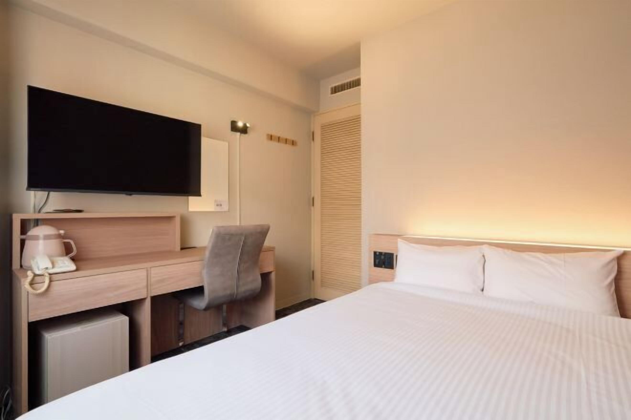 Laptop workspace, iron/ironing board, free wired internet, bed sheets