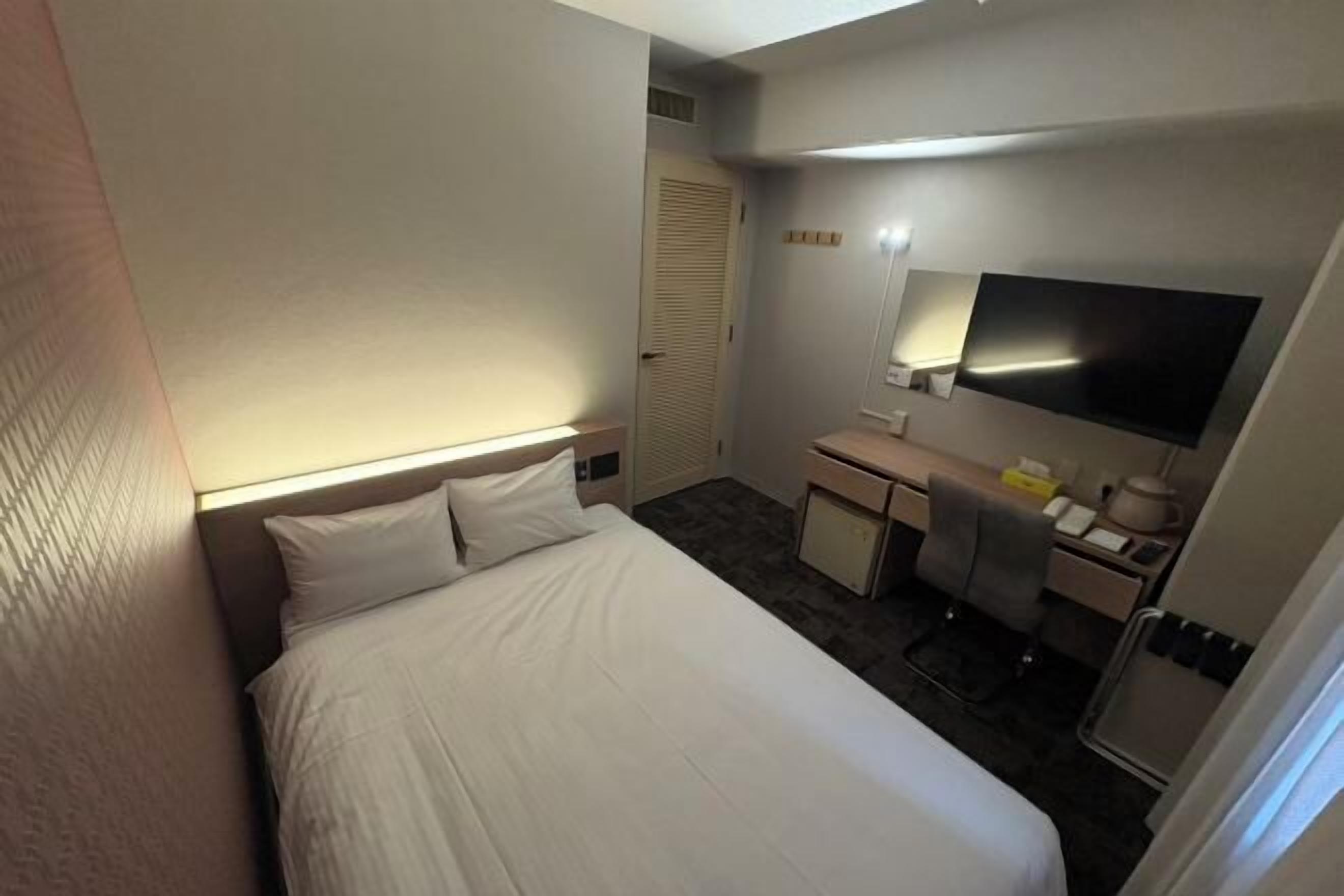 Laptop workspace, iron/ironing board, free wired internet, bed sheets