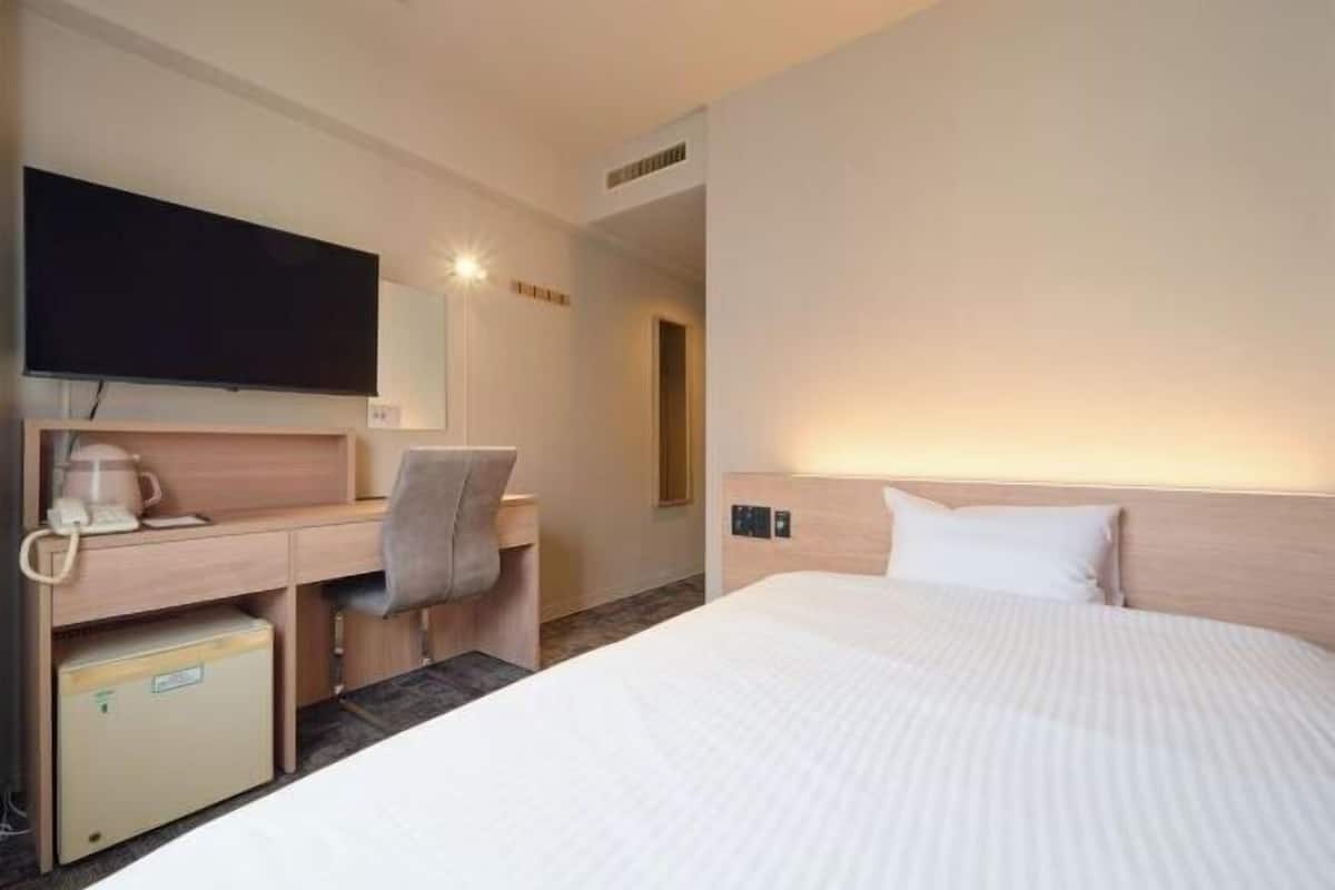 Laptop workspace, iron/ironing board, free wired Internet, bed sheets