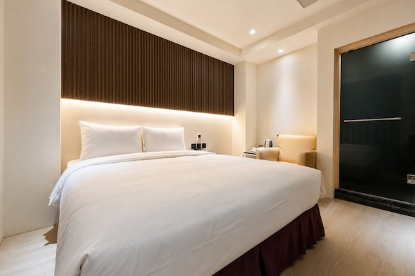 Superior Double Room | Iron/ironing board, free WiFi