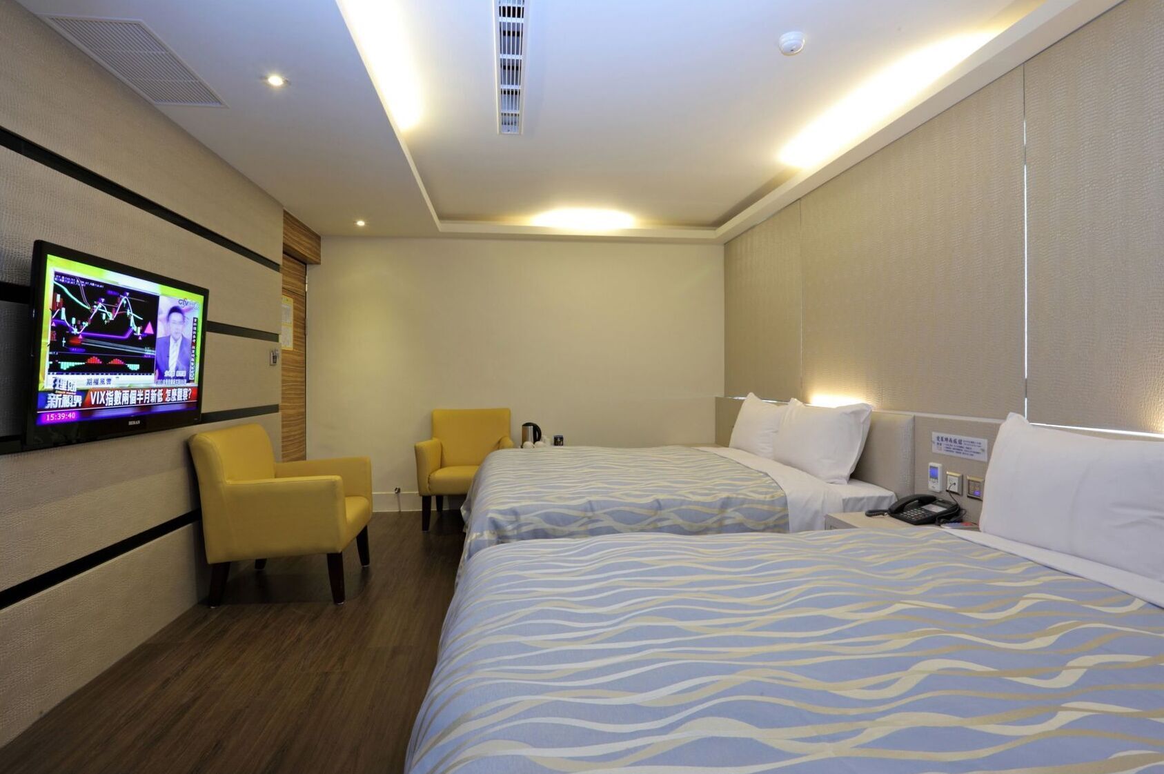 Tabla de planchar con plancha y wifi gratis 