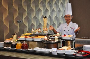 Breakfast, lunch and dinner served  - Beston Hotel Palembang (Palembang)