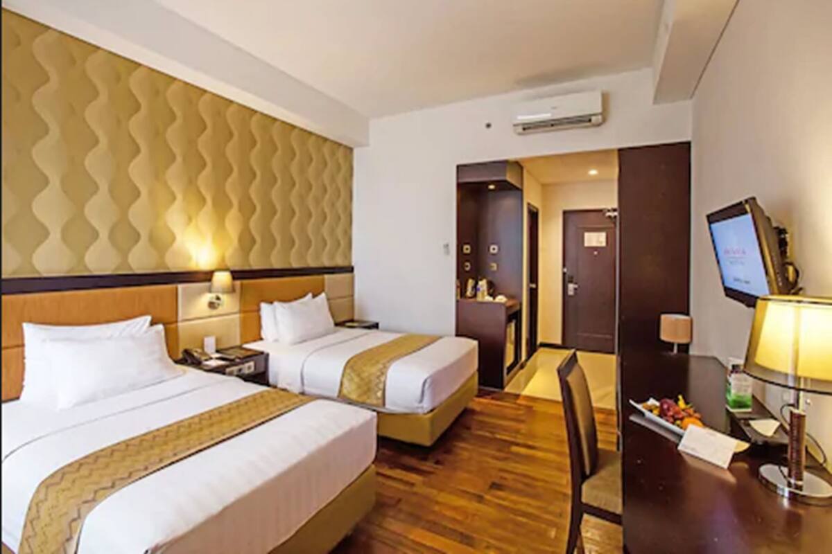 In-room safe, desk, free WiFi