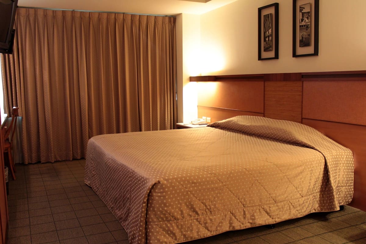 Quarto casal exclusivo, 1 cama de casal | Escrivaninha, cortinas blackout, quartos à prova de som