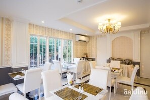 Petit déjeuner buffet compris tous les jours