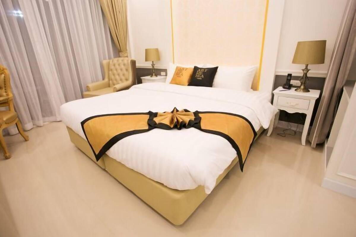 Minibar, in-room safe, desk, blackout curtains
