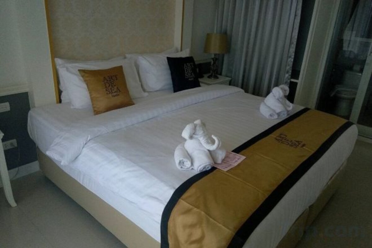 Minibar, in-room safe, desk, blackout curtains