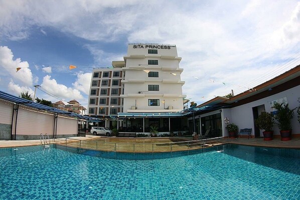 Außenpool, Liegestühle