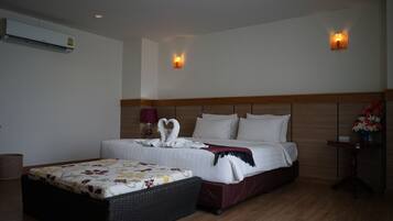 Executive Room, 1 King Bed | Desk, rollaway beds, free WiFi, wheelchair access