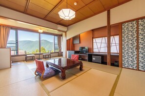 Phòng truyền thống, phòng tắm dùng chung (Japanese-Style) | Két bảo mật tại phòng, bàn, truy cập Internet không dây miễn phí 