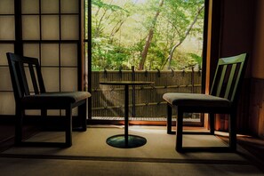 Phòng truyền thống, phòng tắm dùng chung (Japanese-Style) | Két bảo mật tại phòng, bàn, truy cập Internet không dây miễn phí 