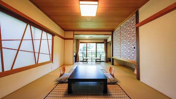 Phòng truyền thống, phòng tắm dùng chung (Japanese-Style) | Két bảo mật tại phòng, bàn, truy cập Internet không dây miễn phí