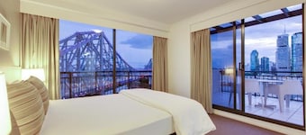 Oakbridge Hotel & Apartments
