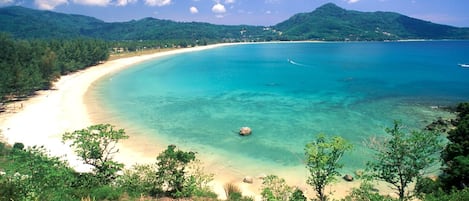 Una spiaggia nelle vicinanze