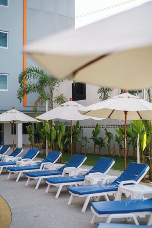 Outdoor pool, open 9:00 AM to 6:00 PM, pool umbrellas, pool loungers - Chabana Kamala Hotel (Kamala)