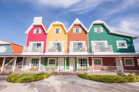 Dutch Village | Minibar, free WiFi. Belmont Village