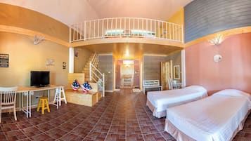 Family Room | Minibar, desk, free WiFi, bed sheets