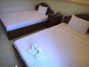 Minibar, bàn, màn/rèm cản sáng, truy cập Internet không dây miễn phí