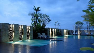 Kolam renang outdoor