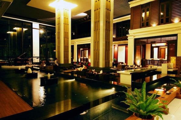 Bar (on property) - Sunee Grand Hotel (Ubon Ratchathani)