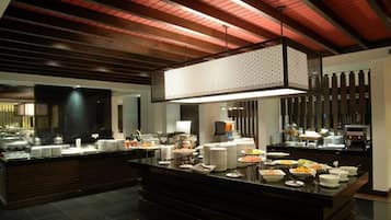 朝食 (ビュッフェ)、毎日提供 (1 名様 200 THB)