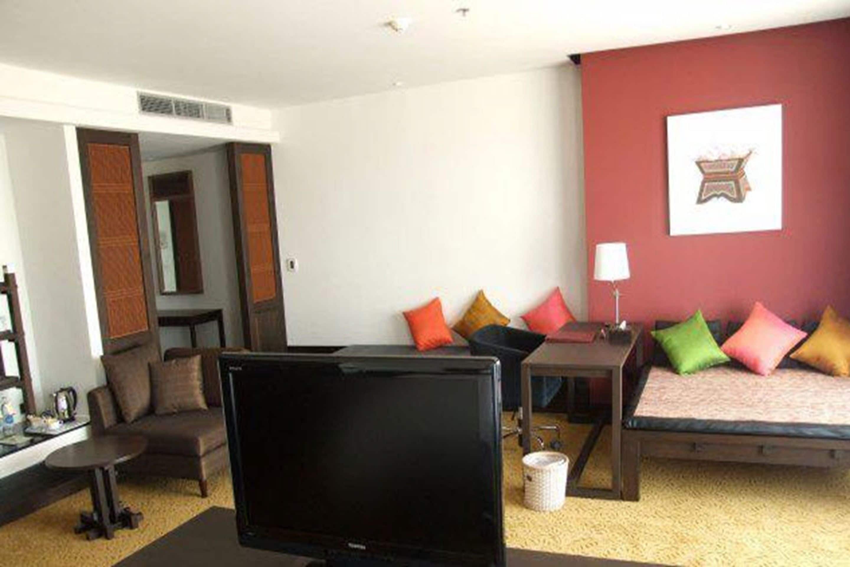 royal suite | living area | flat-screen tv