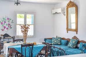 Departamento familiar, balcón, vista al mar | Escritorio, insonorización, tabla de planchar con plancha y camas extra 