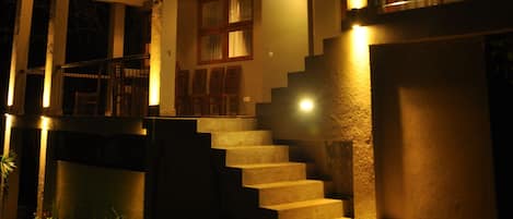 Façade de l’hébergement - soirée/nuit