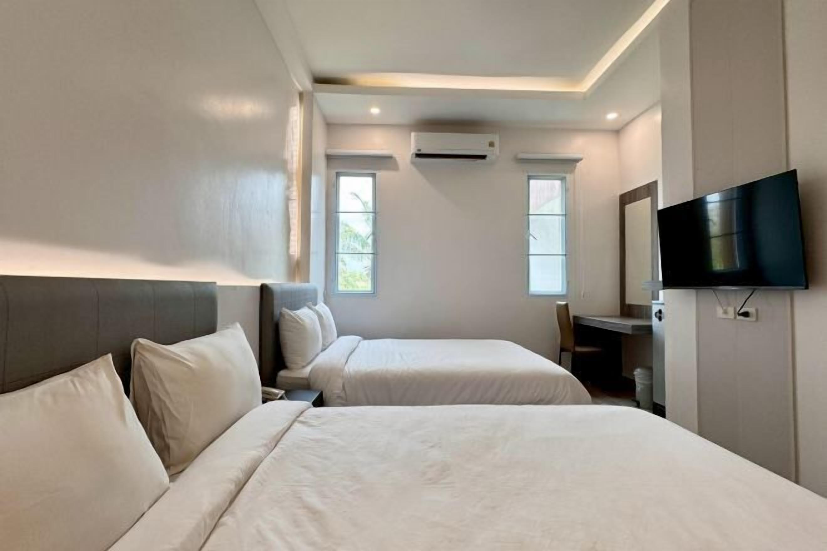 Minibar, desk, free WiFi, bed sheets