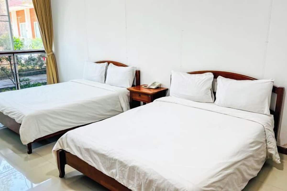 Minibar, desk, free WiFi, bed sheets