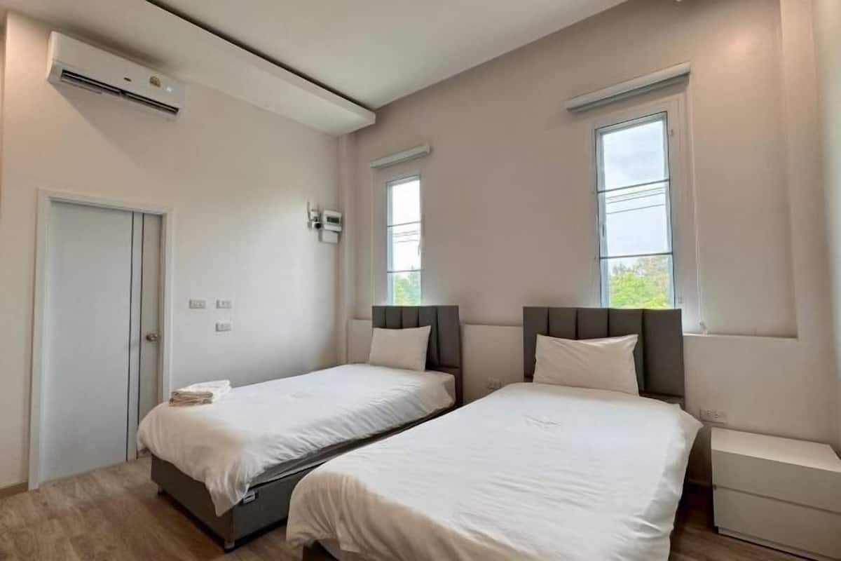 Minibar, bureau, Wi-Fi gratuit, draps fournis