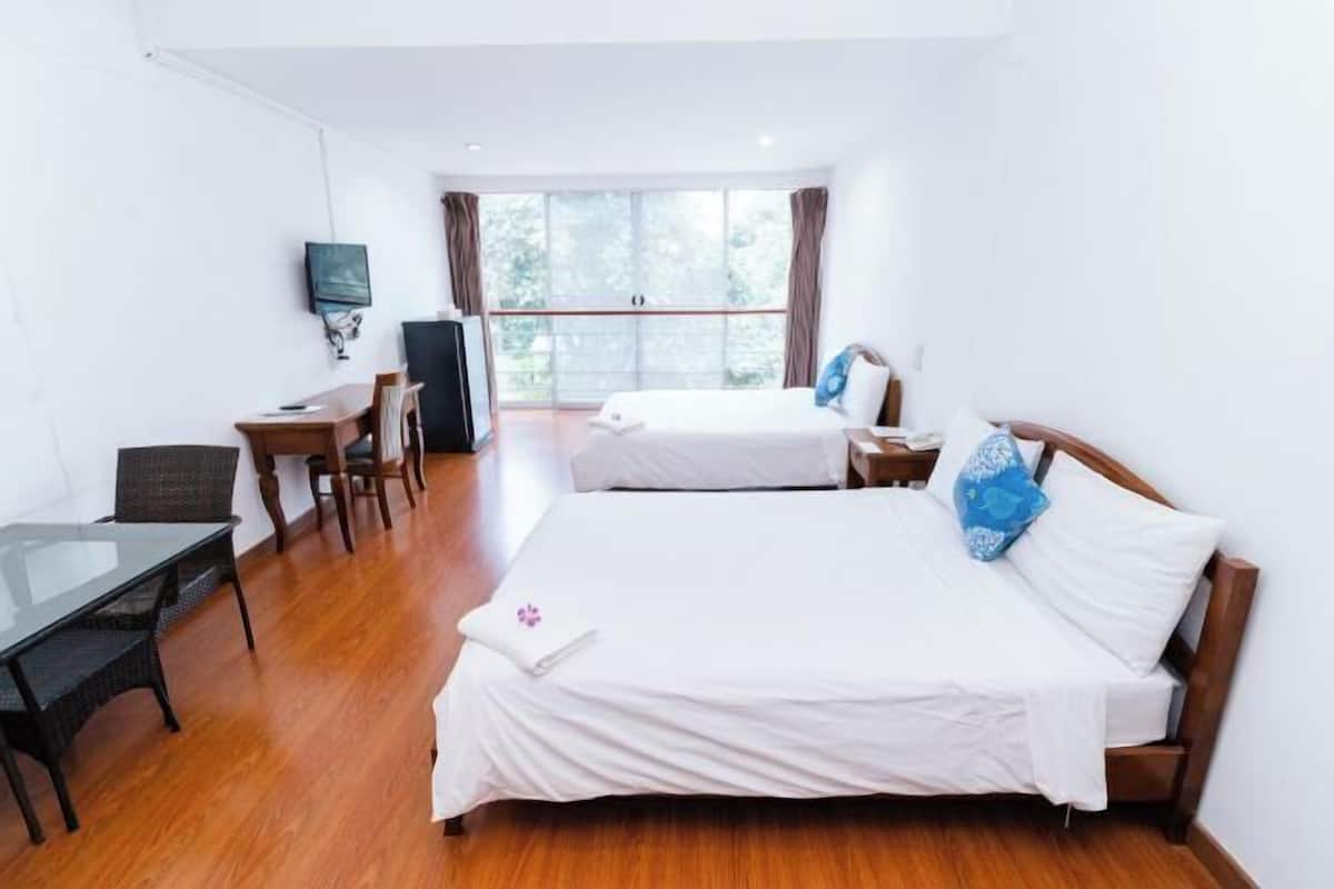 Minibar, desk, free WiFi, bed sheets