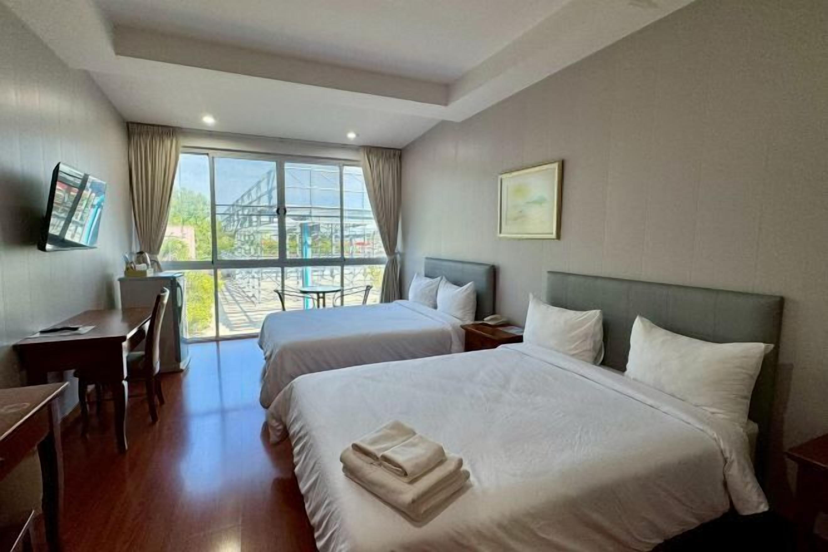 Minibar, desk, free WiFi, bed sheets