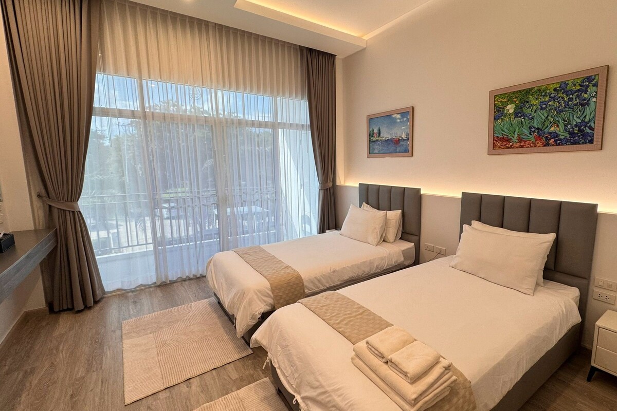 Minibar, bureau, Wi-Fi gratuit, draps fournis