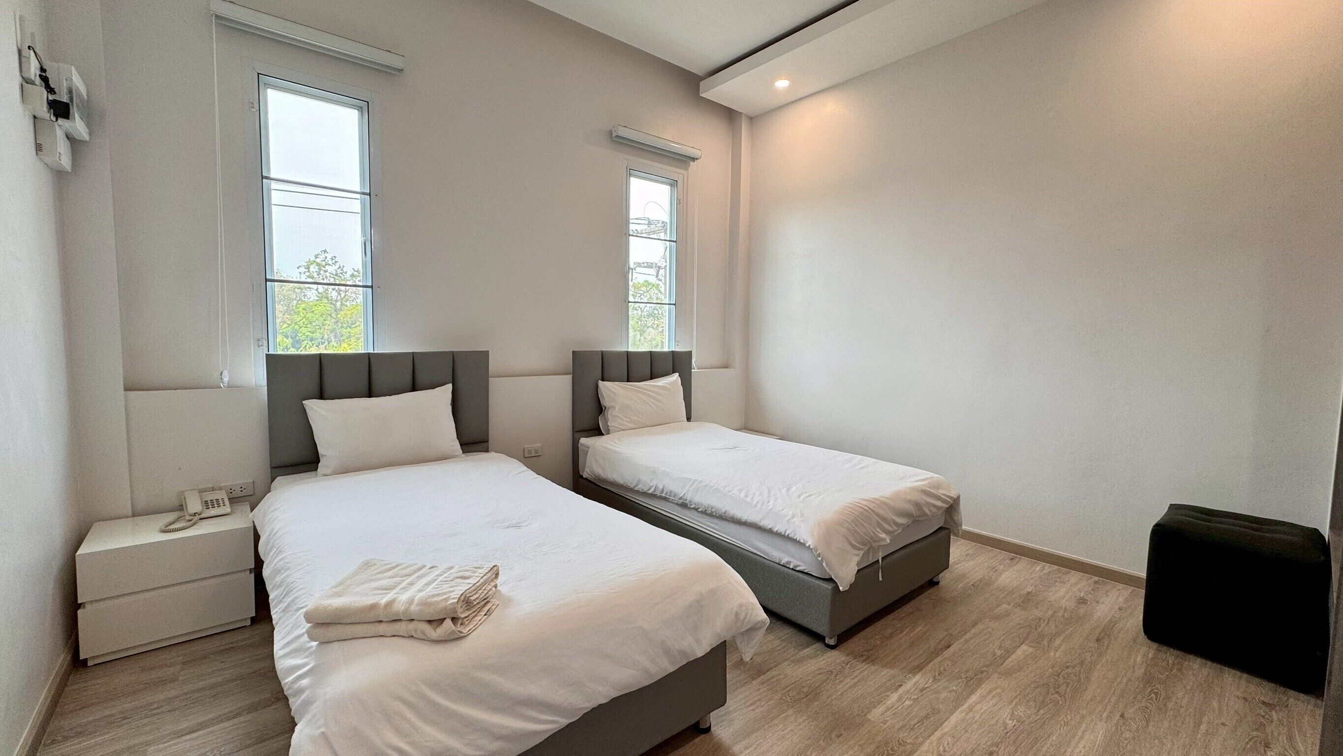 Premier Room, Non Smoking | Bar mini, meja, Wi-fi percuma, cadar katil 