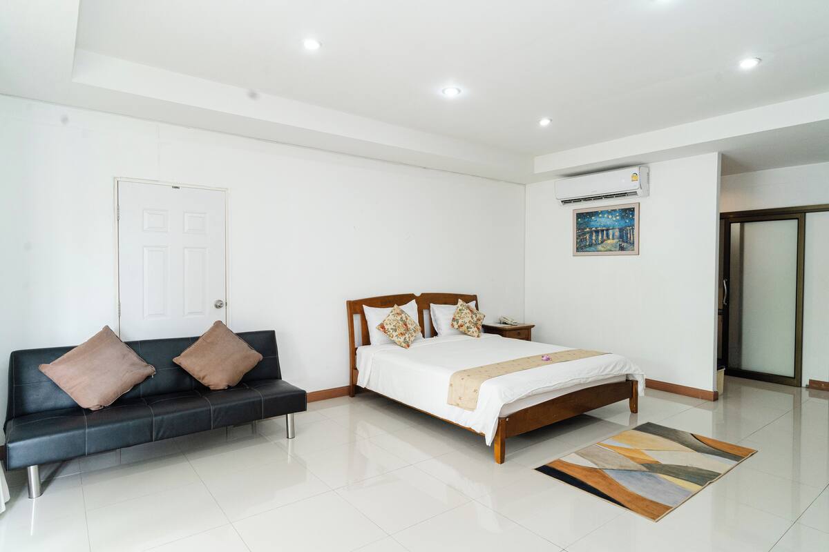 Phòng Deluxe, 1 giường cỡ king, quang cảnh công viên | Minibar, bàn, truy cập Internet không dây miễn phí, bộ trải giường 