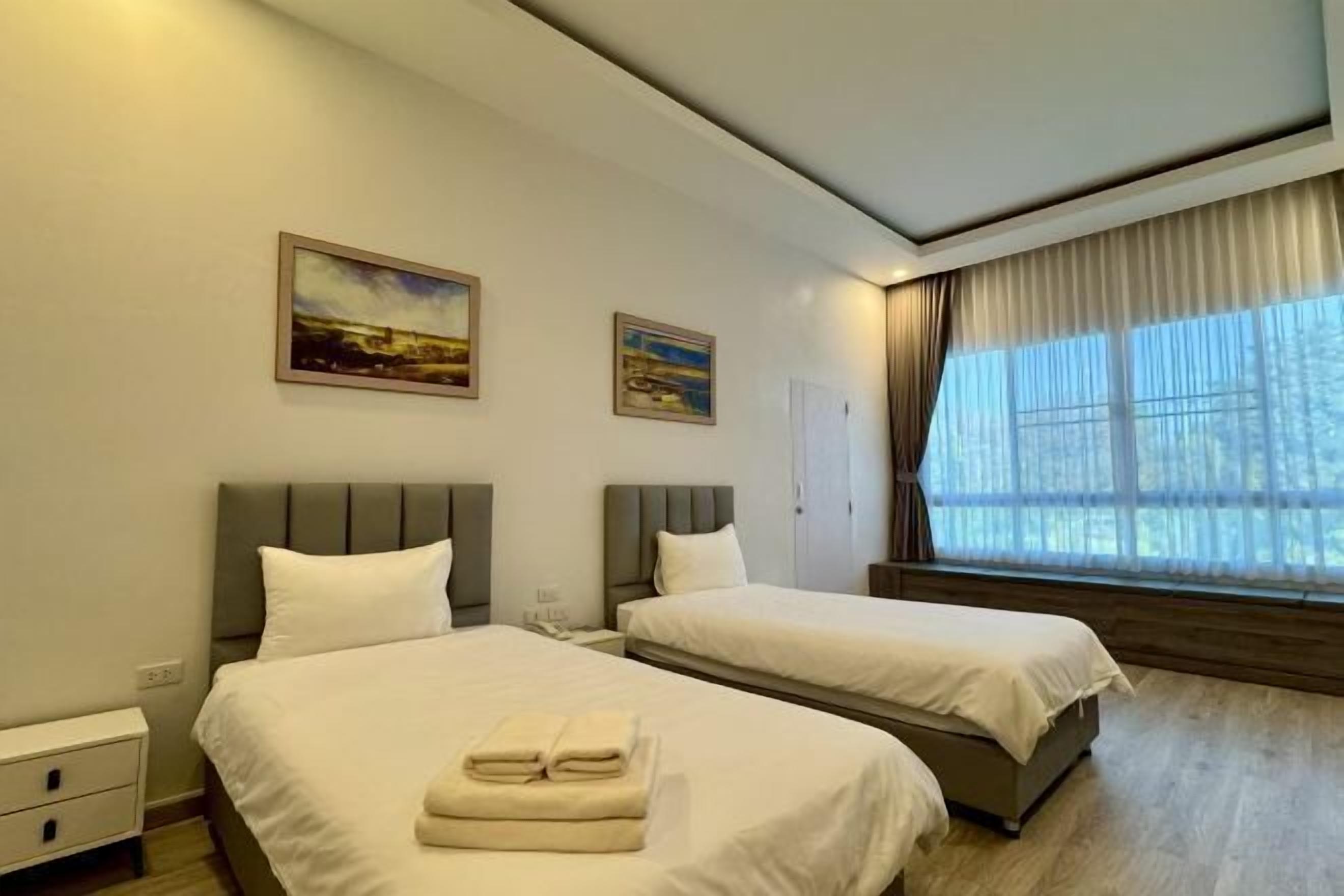 Minibar, desk, free WiFi, bed sheets