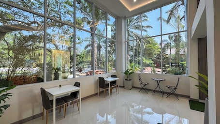 Lobby sitting area. Baan Suan Khunta Golf Resort