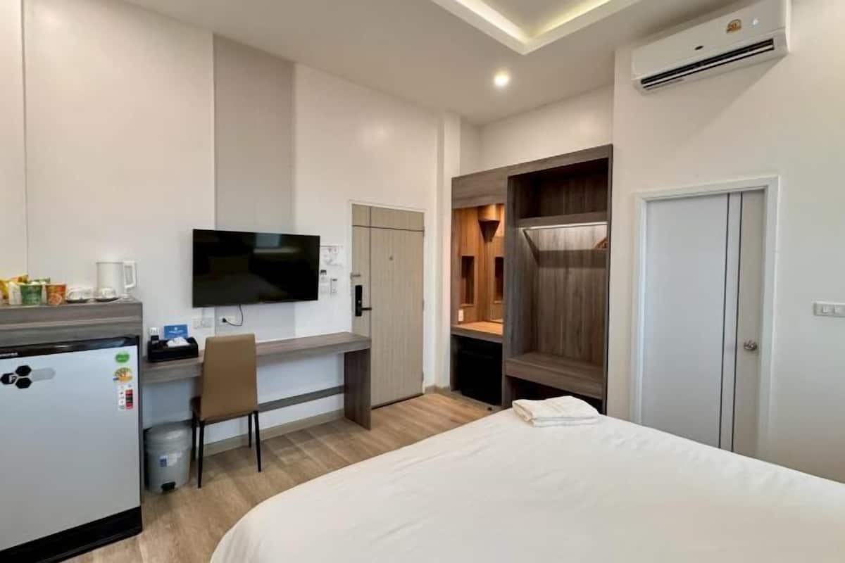 Minibar, bureau, Wi-Fi gratuit, draps fournis