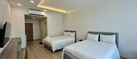 Chambre Premier, 2 grands lits, vue sur le parc | Minibar, bureau, accĂšs au Wi-Fi (inclus), literie fournie