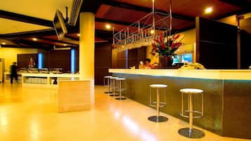 Breakfast, lunch, dinner served; Thai cuisine