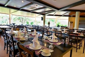 Breakfast, lunch, dinner served; Thai cuisine - Sir James Resort (Muak Lek)