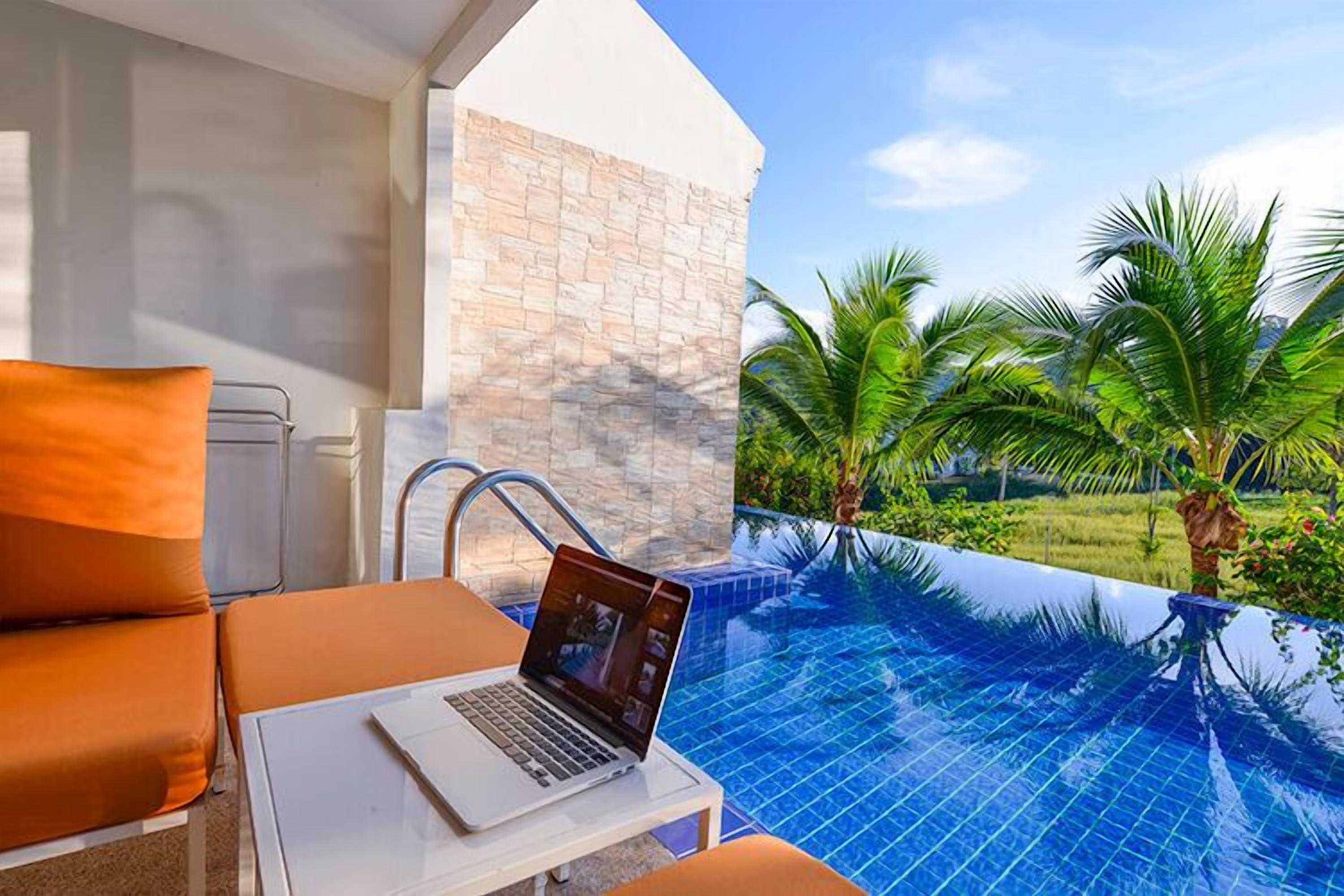 Pool Deluxe Room | Outdoor pool | Outdoor pool, a rooftop pool