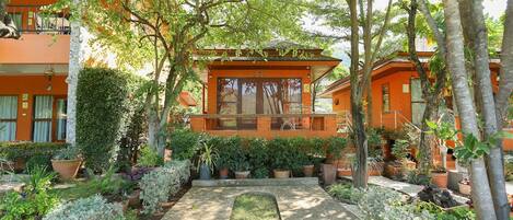 المنشأة من الخارج