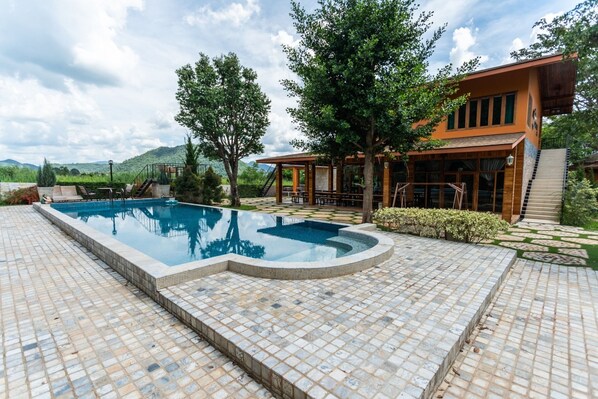 Outdoor pool - Phachuanchom Khaoyai (Pak Chong)